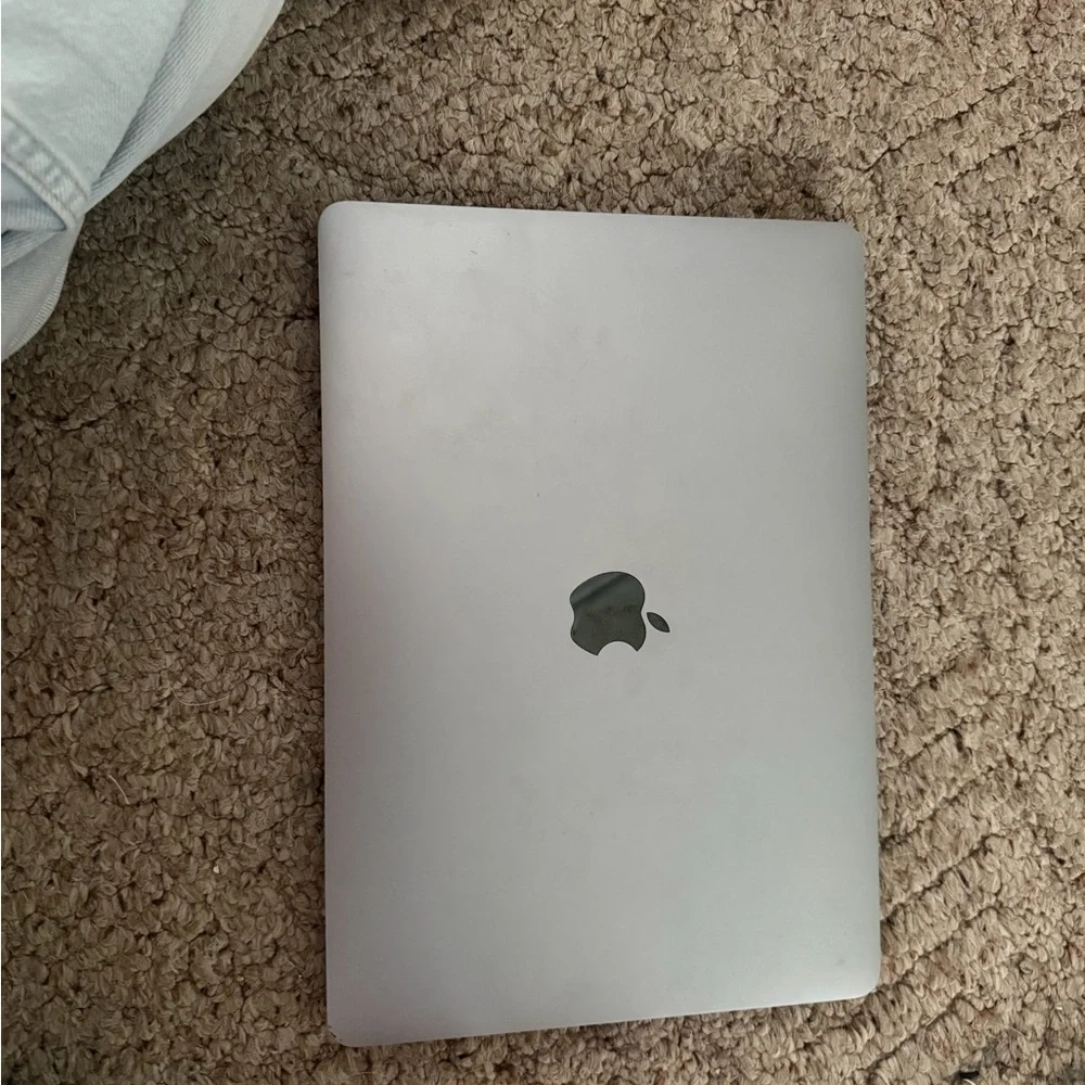 Apple MacBook in Sleek Silver